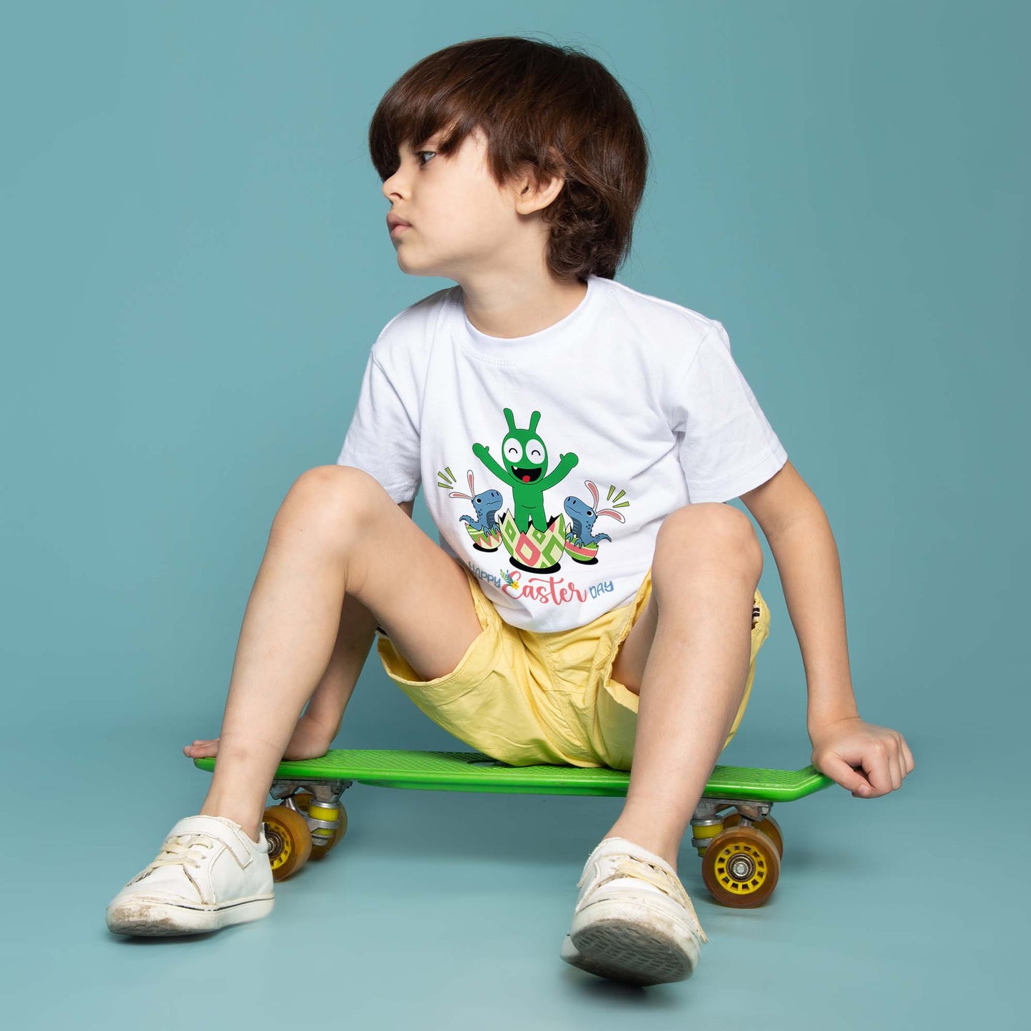 Pea Pea aparece el día de Pascua con la camiseta juvenil T Rex